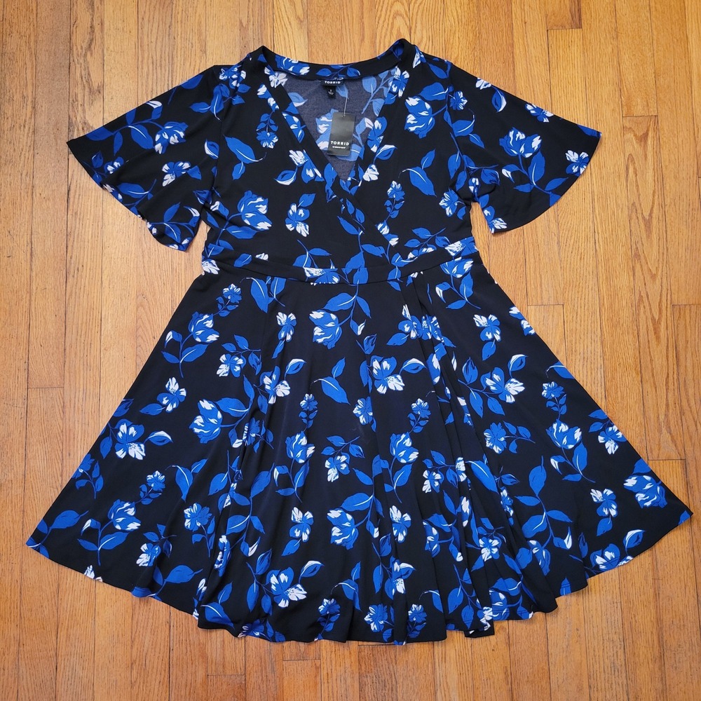 Torrid 1 Dress Black Blue Floral Faux Wrap Stretch Comfort Modest Summer Swing